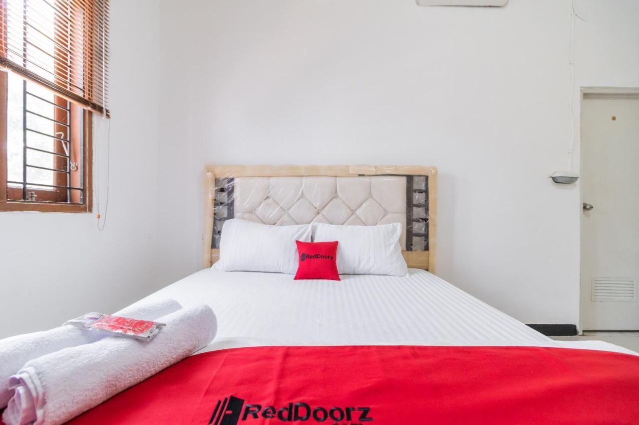 Reddoorz Near Terminal Bubulak Bogor Hotel Ngoại thất bức ảnh