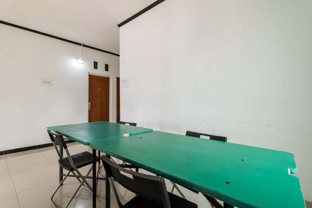 Reddoorz Near Terminal Bubulak Bogor Hotel Ngoại thất bức ảnh
