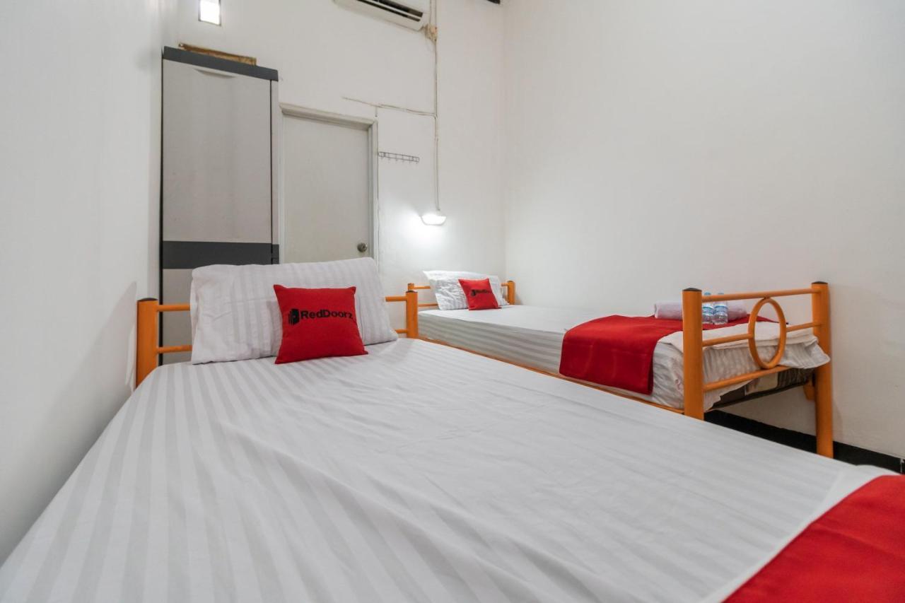 Reddoorz Near Terminal Bubulak Bogor Hotel Ngoại thất bức ảnh