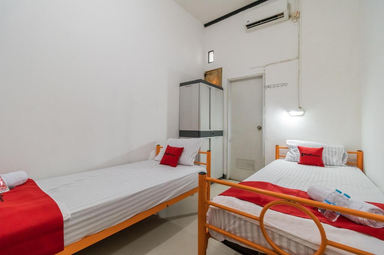 Reddoorz Near Terminal Bubulak Bogor Hotel Ngoại thất bức ảnh