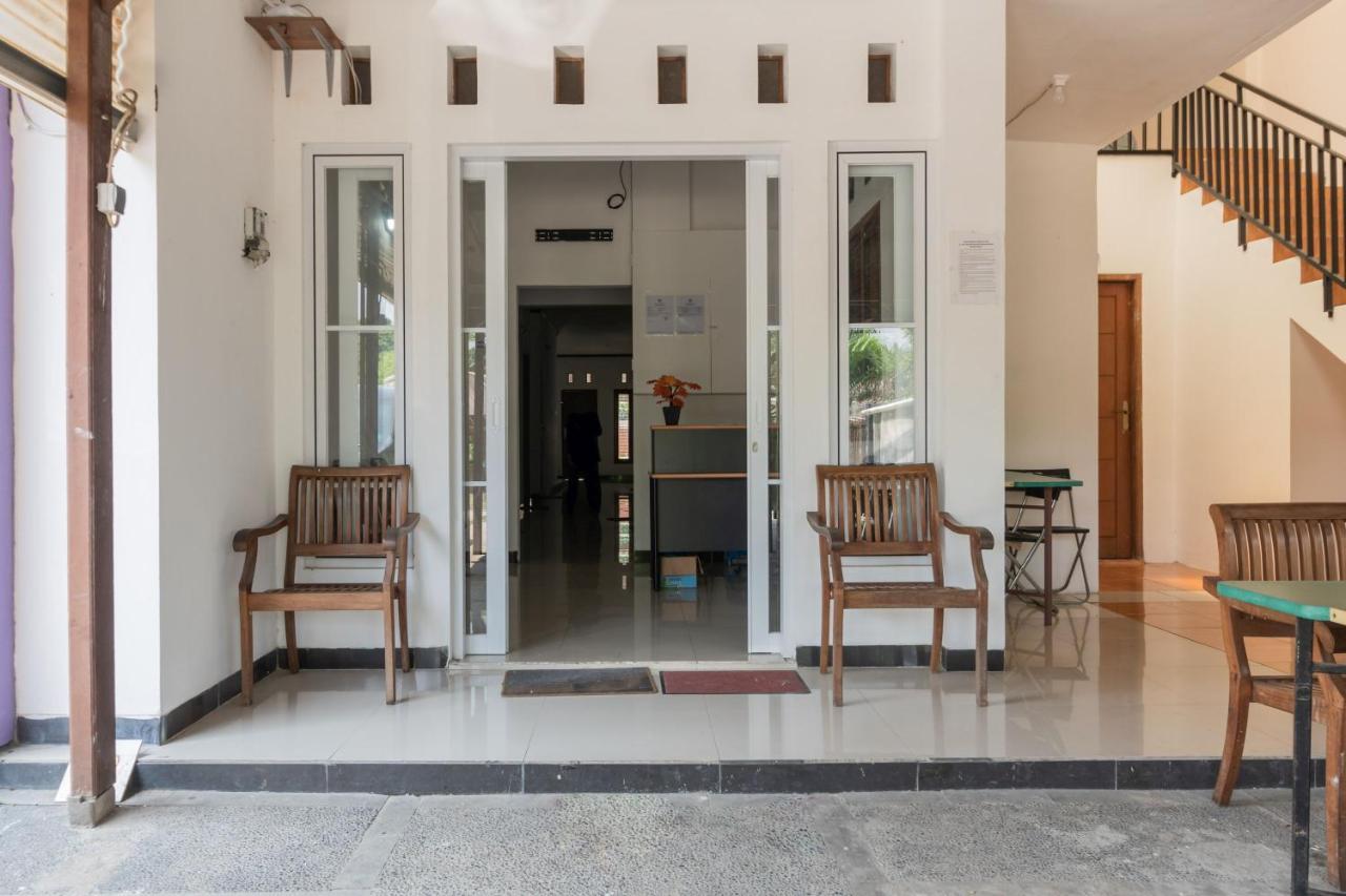 Reddoorz Near Terminal Bubulak Bogor Hotel Ngoại thất bức ảnh
