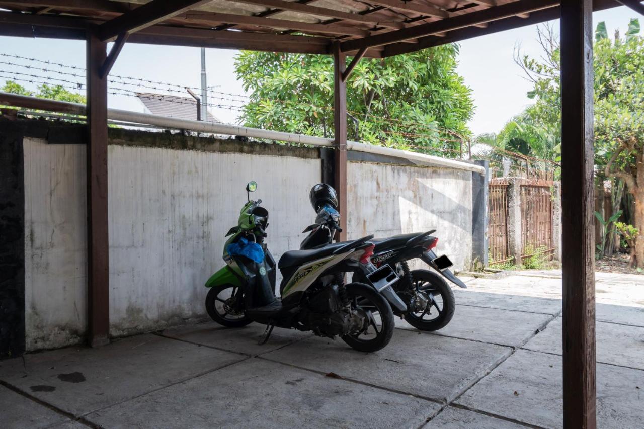 Reddoorz Near Terminal Bubulak Bogor Hotel Ngoại thất bức ảnh
