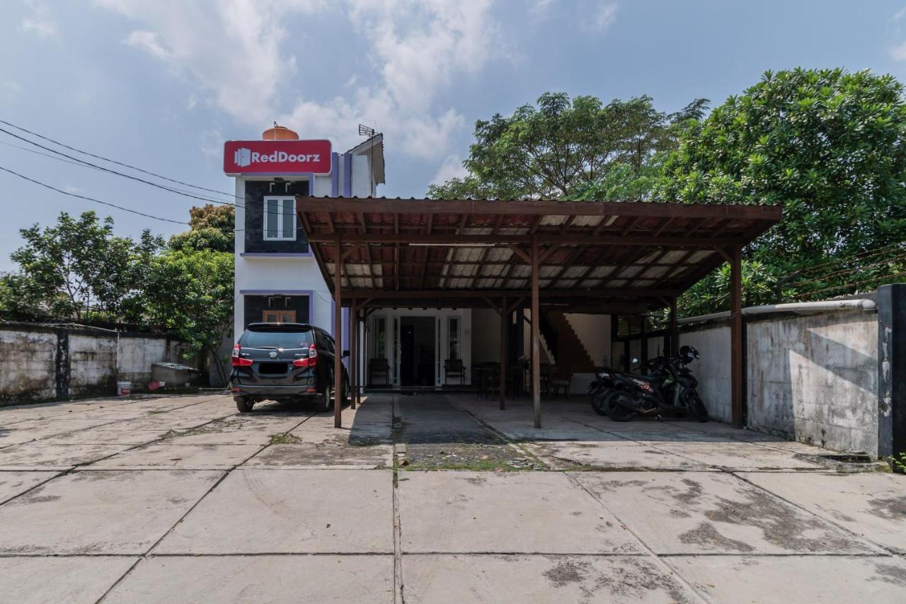 Reddoorz Near Terminal Bubulak Bogor Hotel Ngoại thất bức ảnh