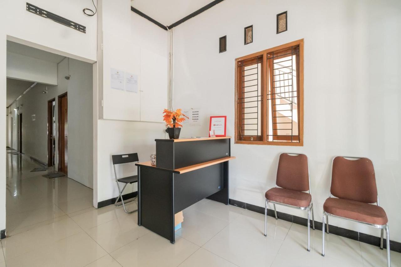 Reddoorz Near Terminal Bubulak Bogor Hotel Ngoại thất bức ảnh
